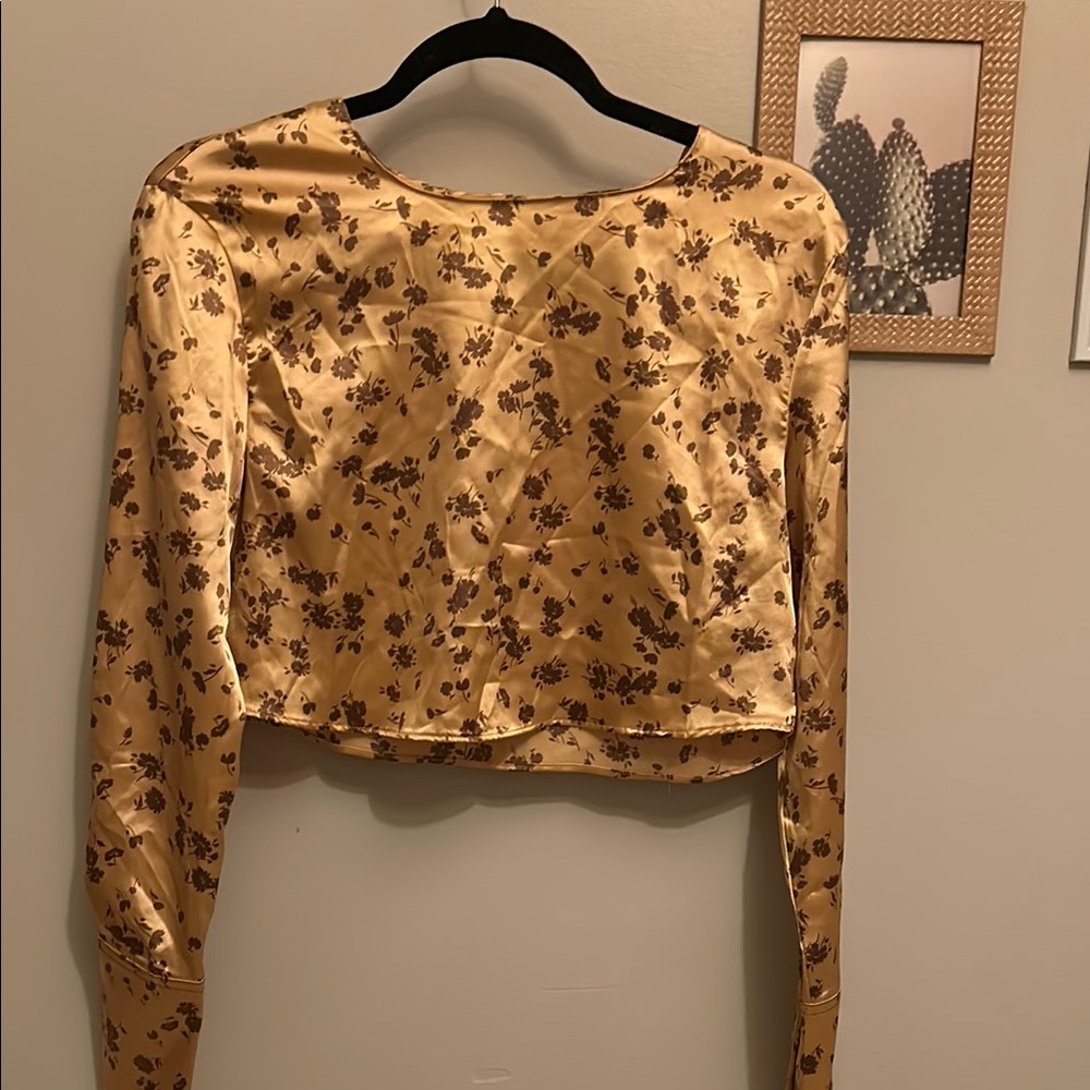Gold Cropped Fitted Blouse with Long Sleeves